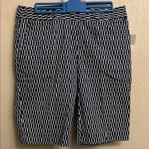 Liz Claiborne Sloane Stretch Blue White Patterned Bermuda Shorts Size 6